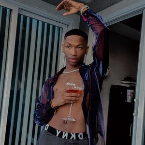 Mens size small mesh top